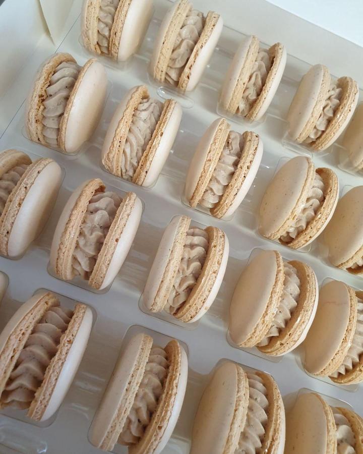 Des macarons artisanaux aux saveurs authentiques.