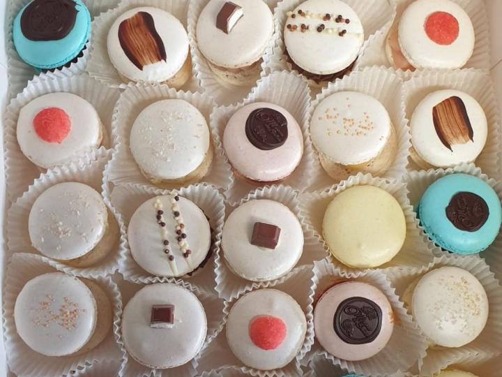 Personnalisation de macarons Caen,